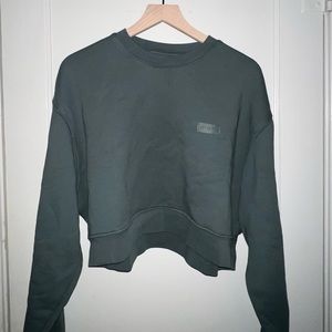 Set Active Cropped Crewneck Sweatshirt in Vegas - Medium